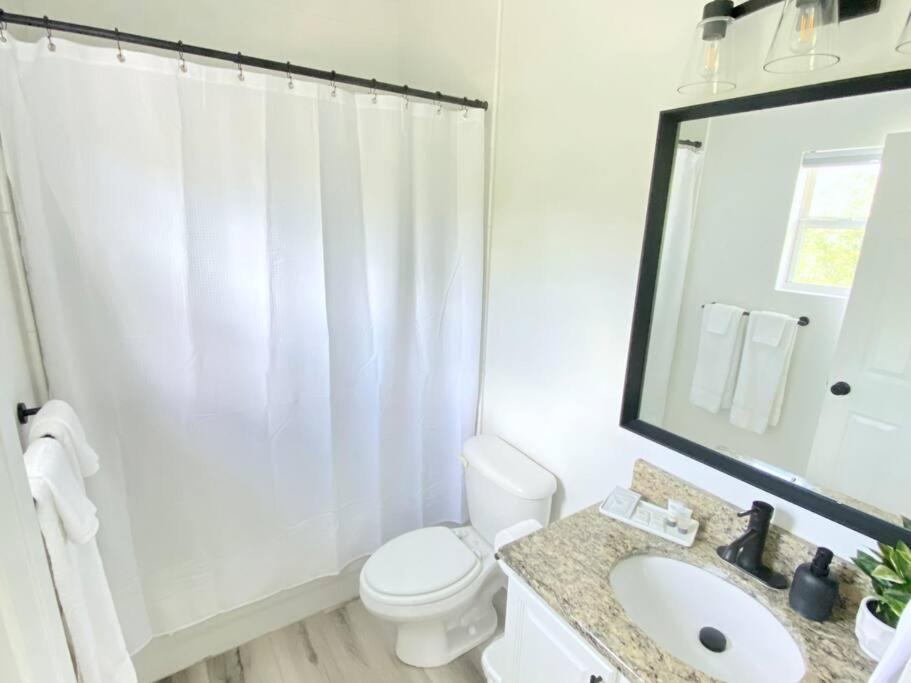 Sanctuary Gainesville Bright 2 Bedroom King Condo מראה חיצוני תמונה