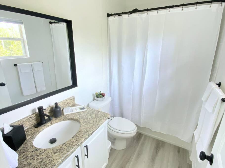 Sanctuary Gainesville Bright 2 Bedroom King Condo מראה חיצוני תמונה