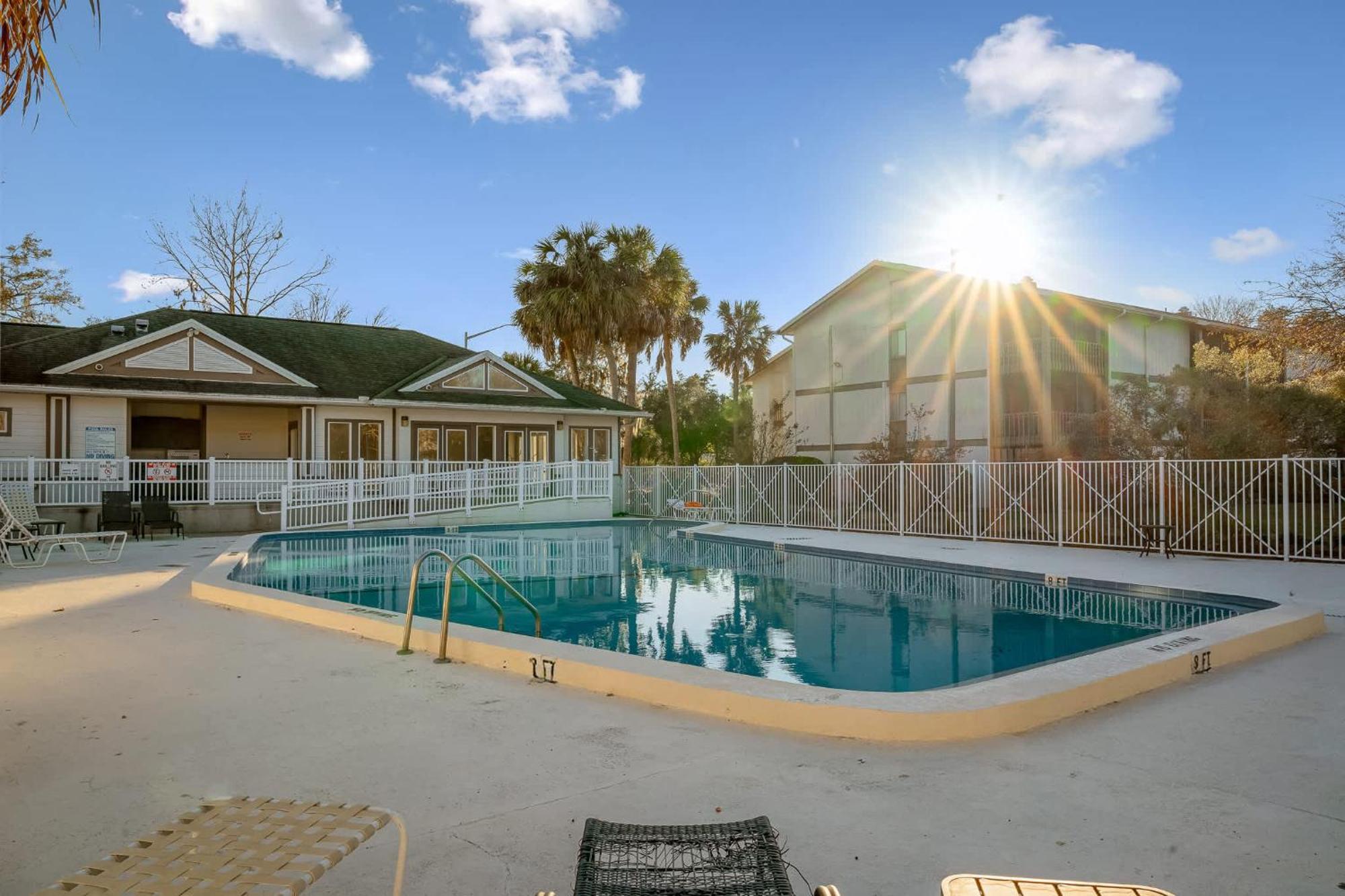 Sanctuary Gainesville Bright 2 Bedroom King Condo מראה חיצוני תמונה
